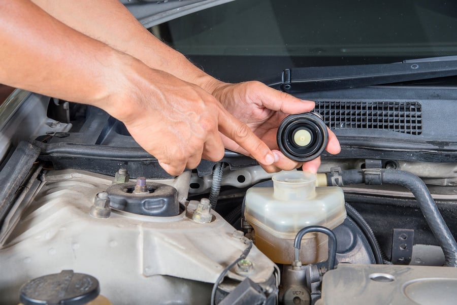 Check brake fluid inlet,Car maintenance,Check  car yourself.